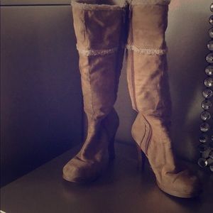 ❗️FINAL SLAE❗️ PRELOVED zip up pump heel boot